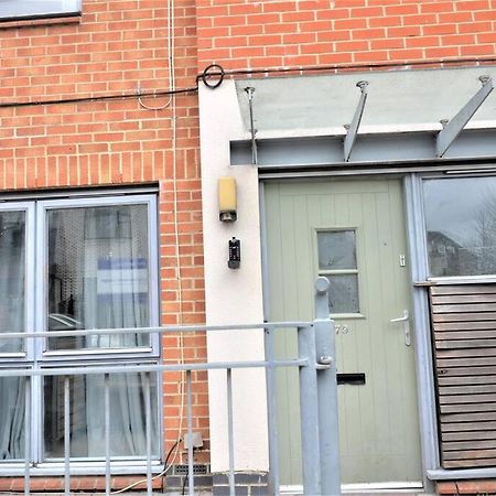 London 4 Bedroom House Bagian luar foto