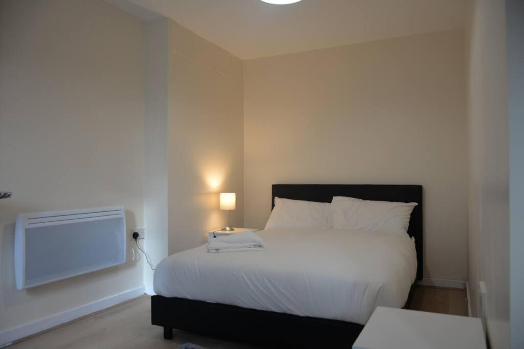 London 4 Bedroom House Bagian luar foto